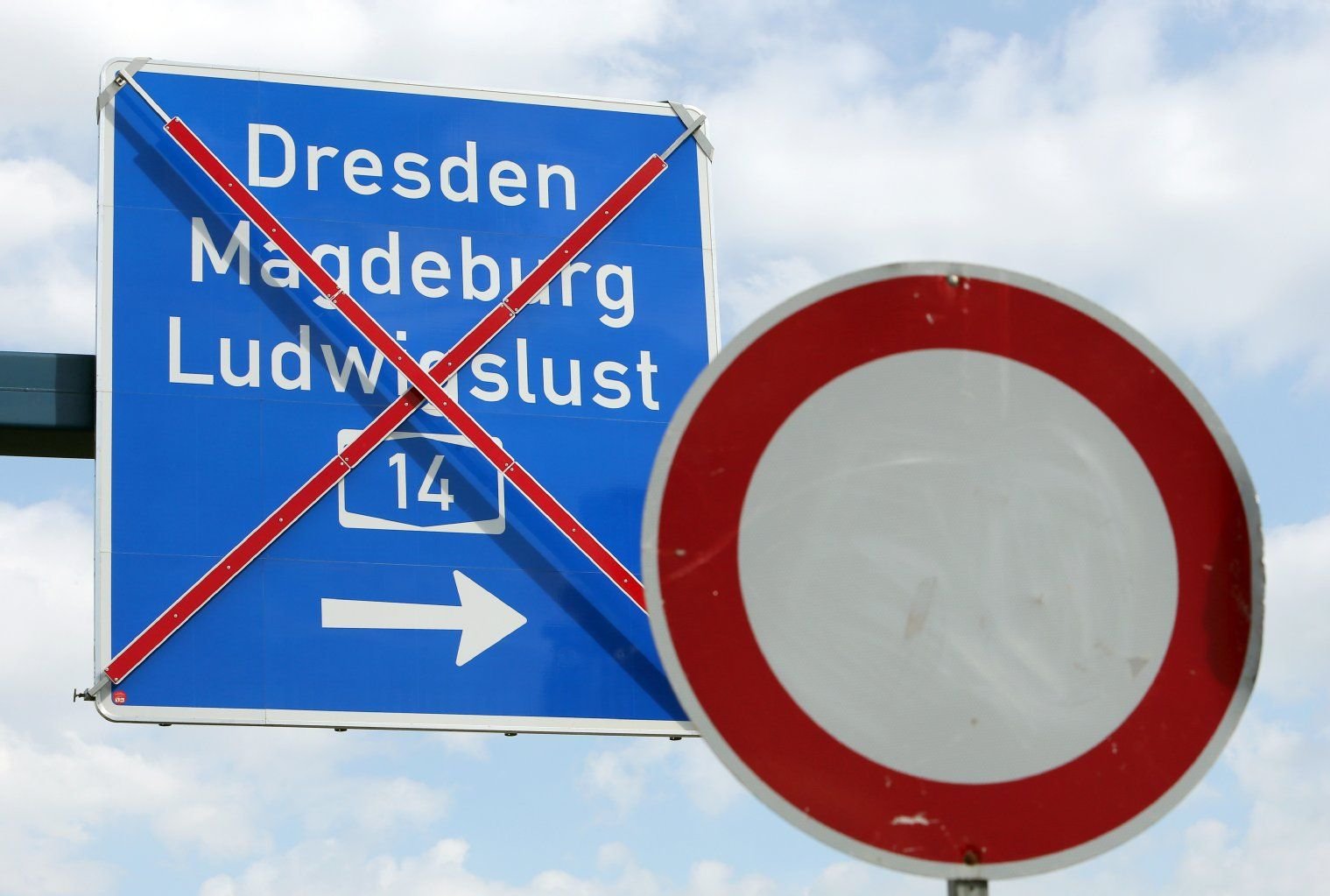 Am Autobahnkreuz A24/A14 bei Schwerin ist die Auffahrt der A14 in Richtung Magdeburg gesperrt.