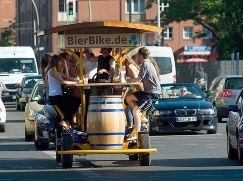 Ein dreijähriges Kind in Erfurt wurde von einem Party-Fahrrad angefahren.