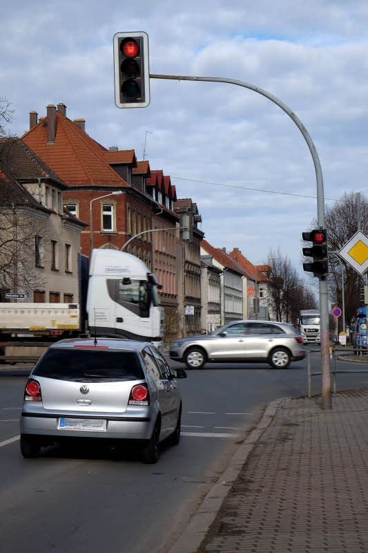 Die Ampelanlage an der Kreuzung Grüne Aue in Zeitz ist seit Donnerstagnachmittag wieder in Betrieb.