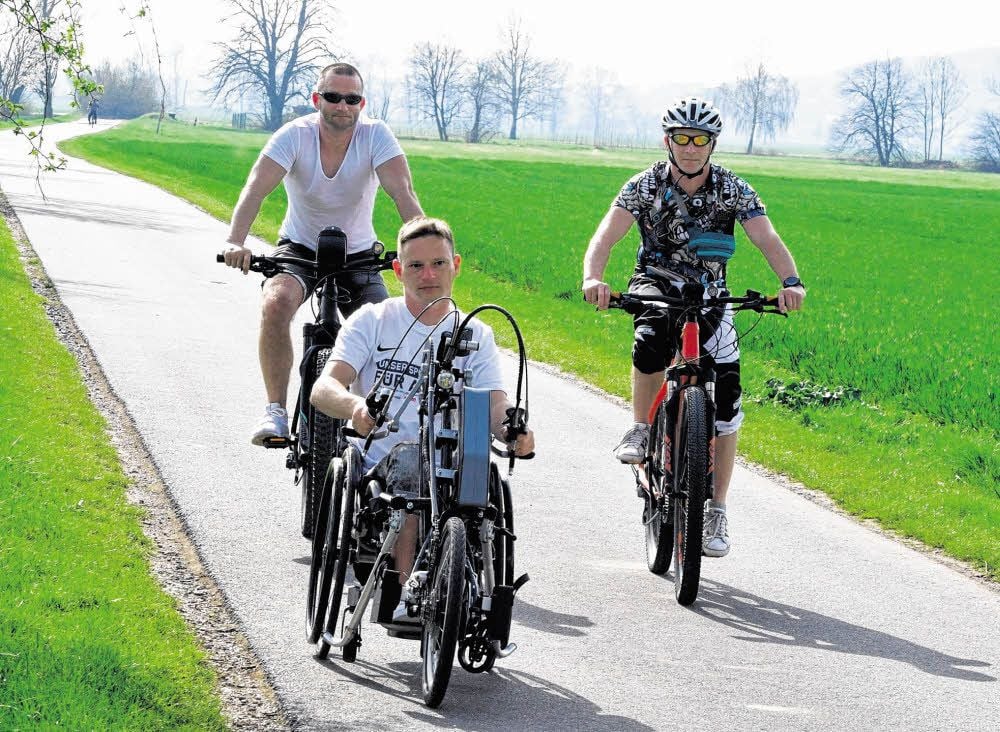 Enrico Pfeifer und seine Freunde Daniel Jakob (rechts) und Rene Theilemann sind nun gemeinsam auf Tour.