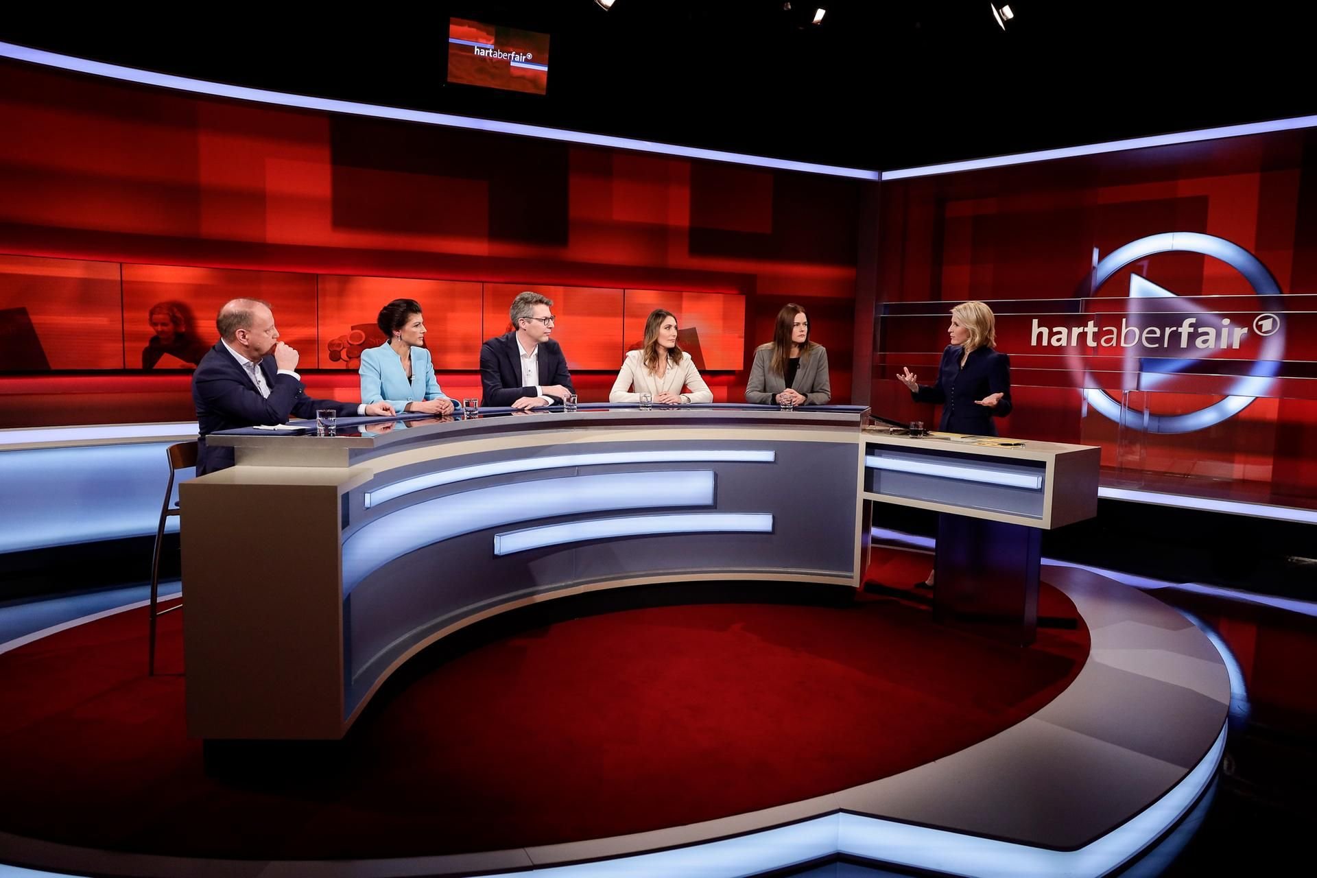 Susan Link (r.) und ihre Gäste bei „Hart aber fair“