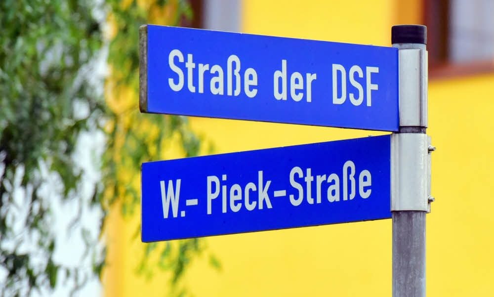 In Borau erinnern diese Straßen noch längst vergangene DDR-Zeiten.