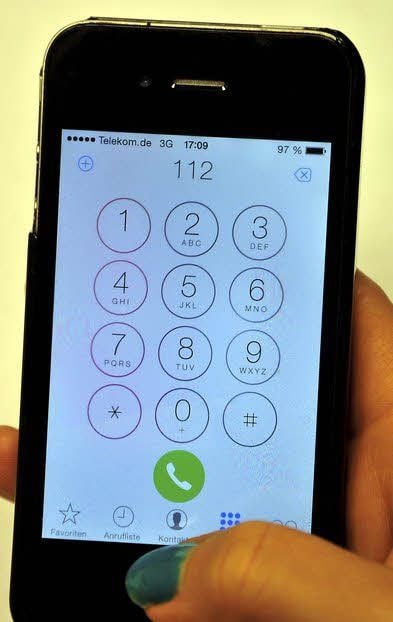 Die Freunde der Stadtbibliothek haben mit Unterstützung des Zoos die alte und noch funktionsfähige Telefonzelle in eine „Fütterungsstelle“ für Lesehungrige verwandelt.