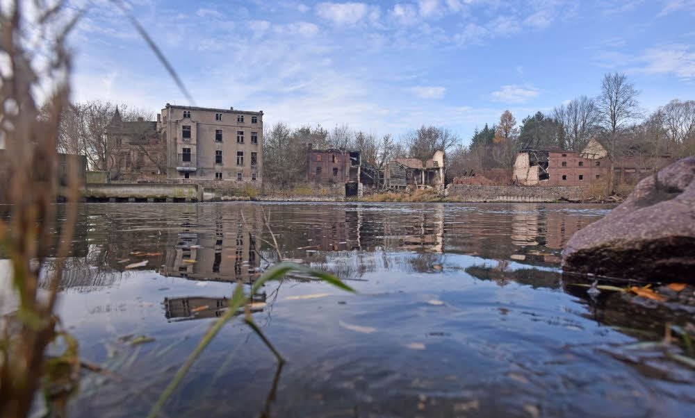Der vordere Teil der Villa auf der Jeßnitzer Mulde-Insel soll wieder in Schuss gebracht werden.