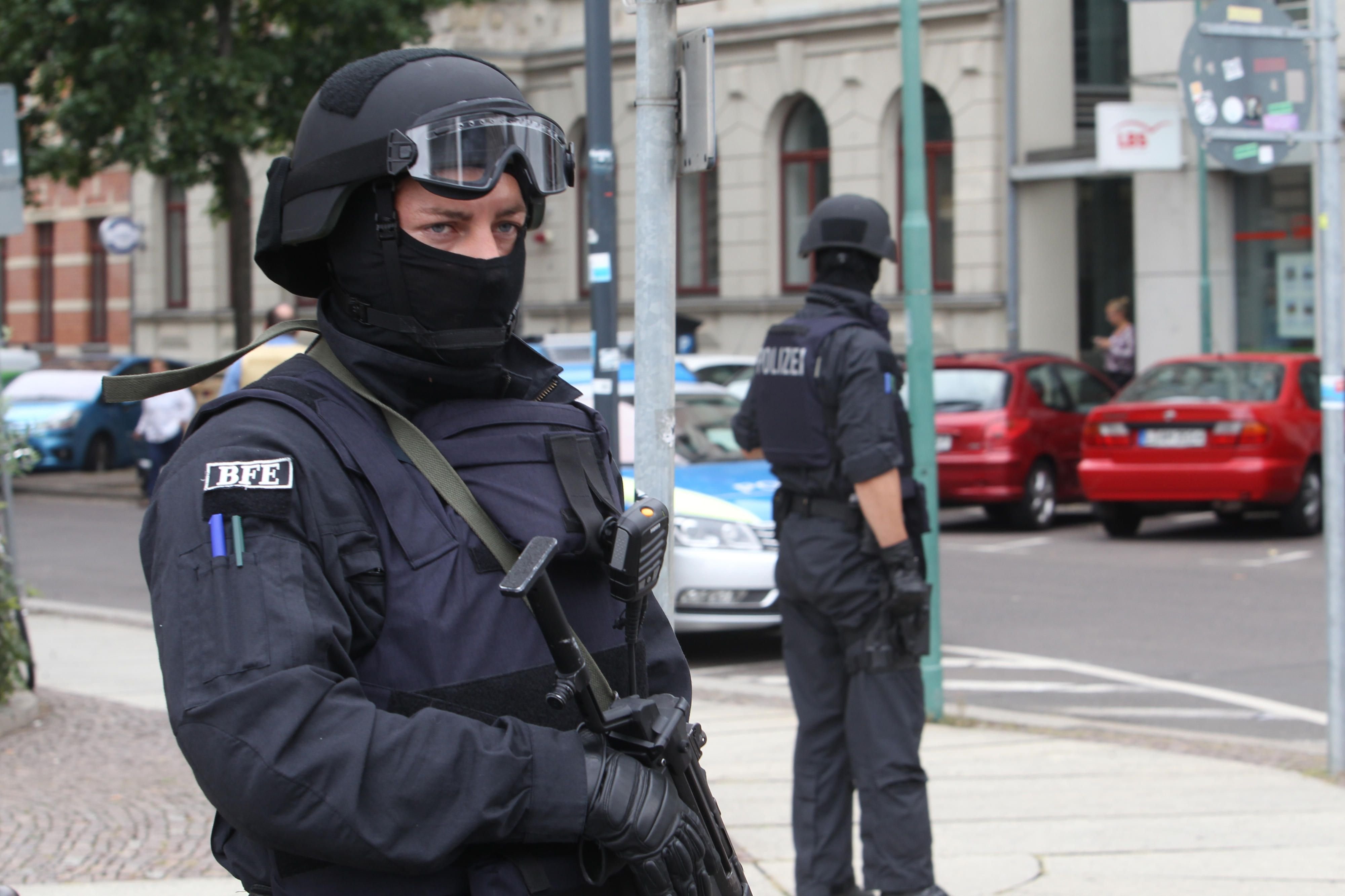 Die Polizei hat das Hotel Fürstenhof am Dienstag abgesperrt, nahdem in der Nacht eine Terrordrohung gegen die Nobelhernerge eingegangen war.