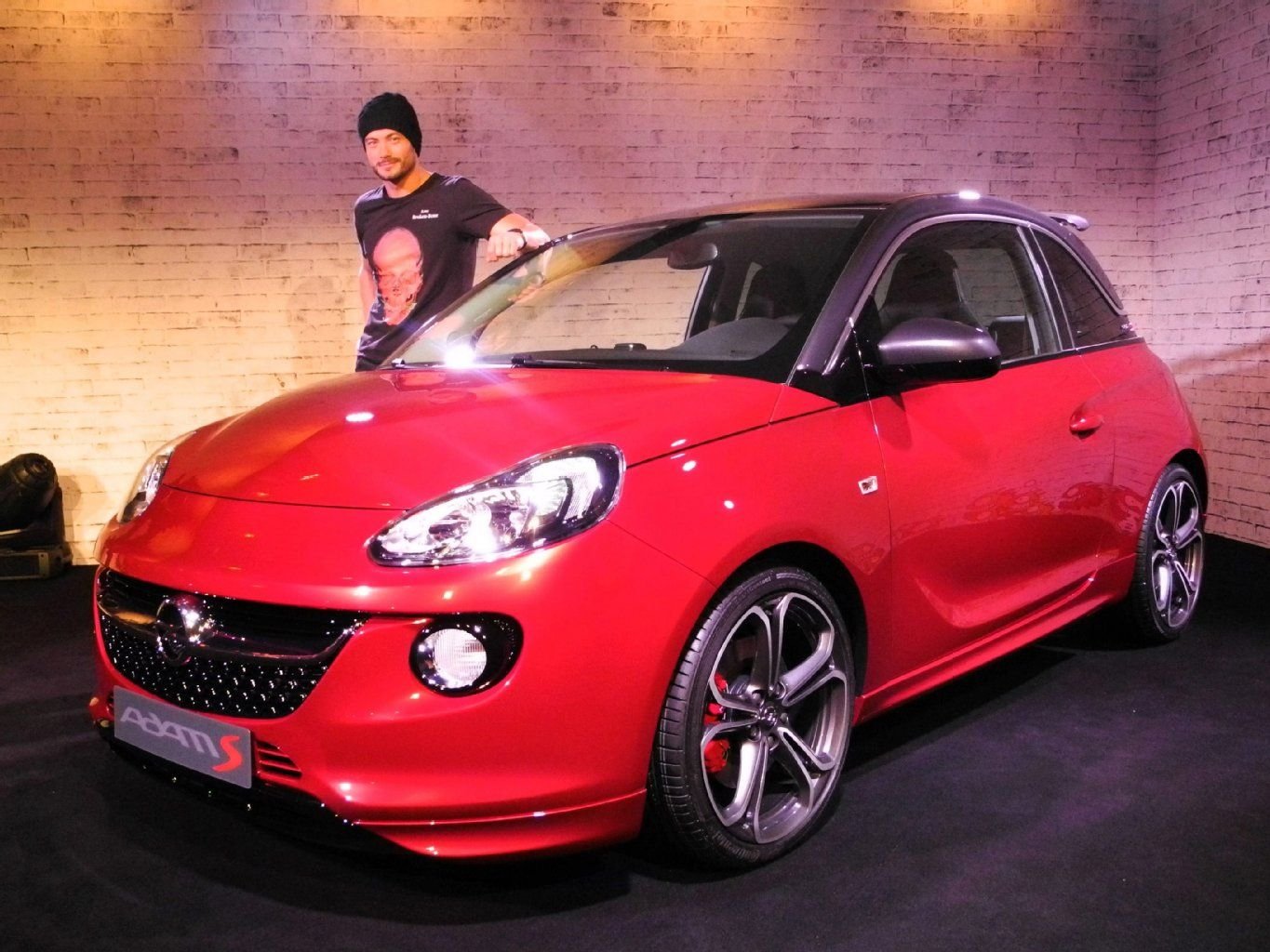 Seriennah: Der Opel Adam S mit 150 PS, den der Hersteller noch als Studie in Genf zeigt.