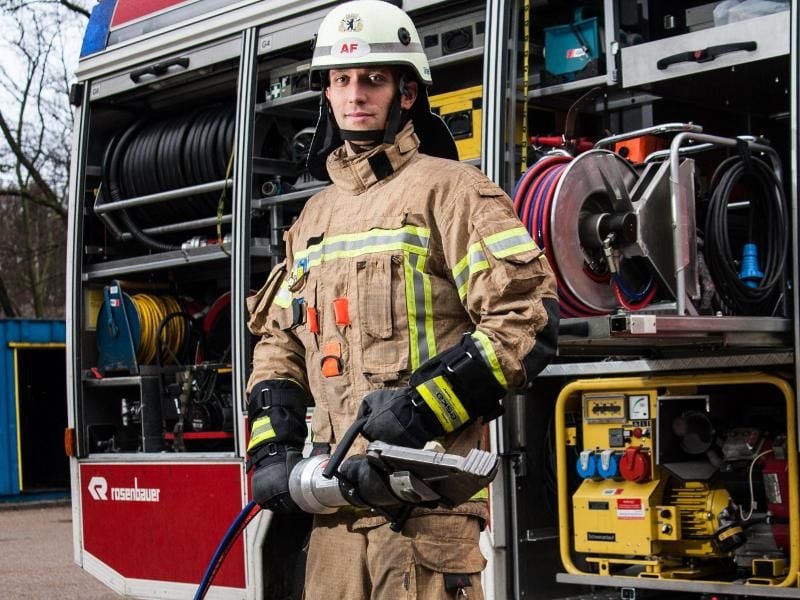 Feuerwehrleute brauchen eine gute körperliche Fitness. Denn Geräte wie das hydraulische Kombigerät sind nicht einfach zu handhaben.