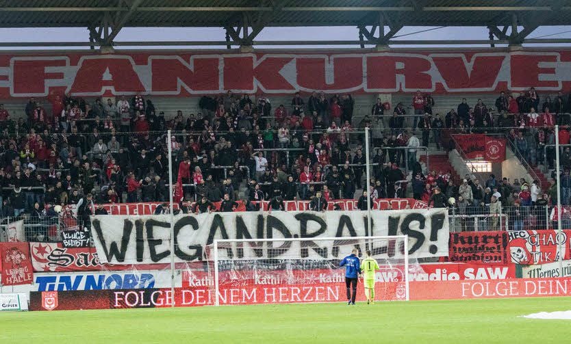 Die HFC-Fans positionierten sich auch im Spiel gegen Paderborn klar gegen Oberbürgermeister Bernd Wiegand.