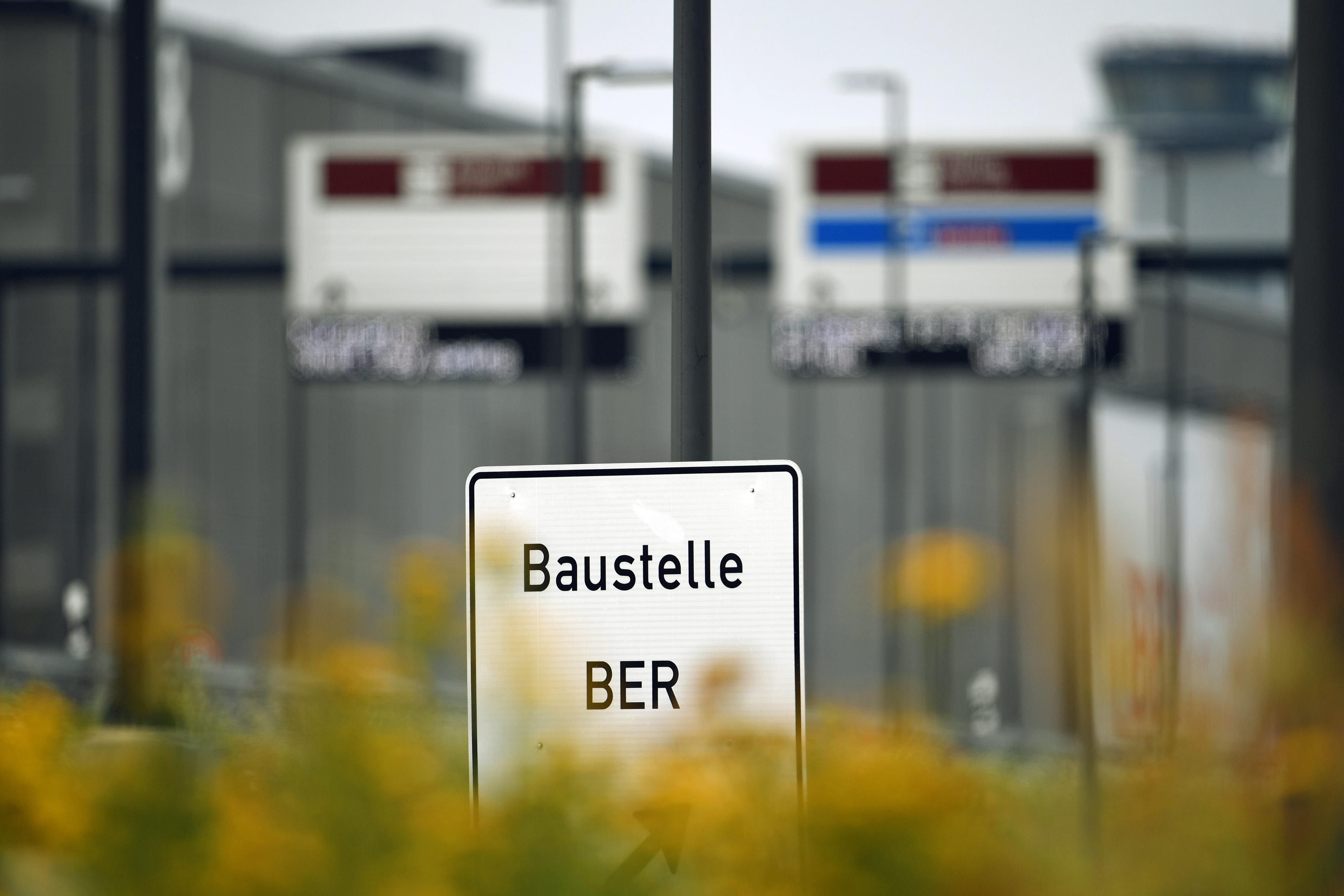 Der interne Zeitplan zur Eröffnung des neuen Berliner Flughafens BER im Jahr 2017 steht unter Druck.