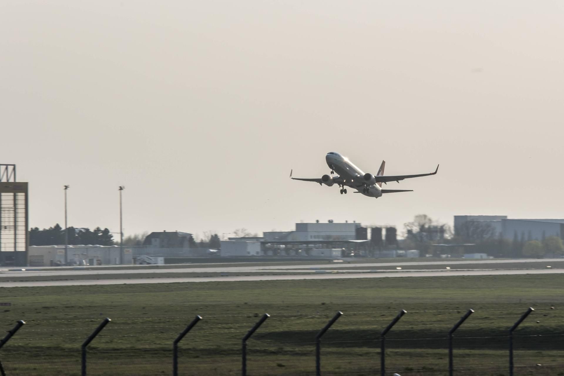 Am Flughafen Leipzig/Halle mussten mehrere Inlandsflüge wegen des Orkanstiefs „Sabine“ gestrichen werden.