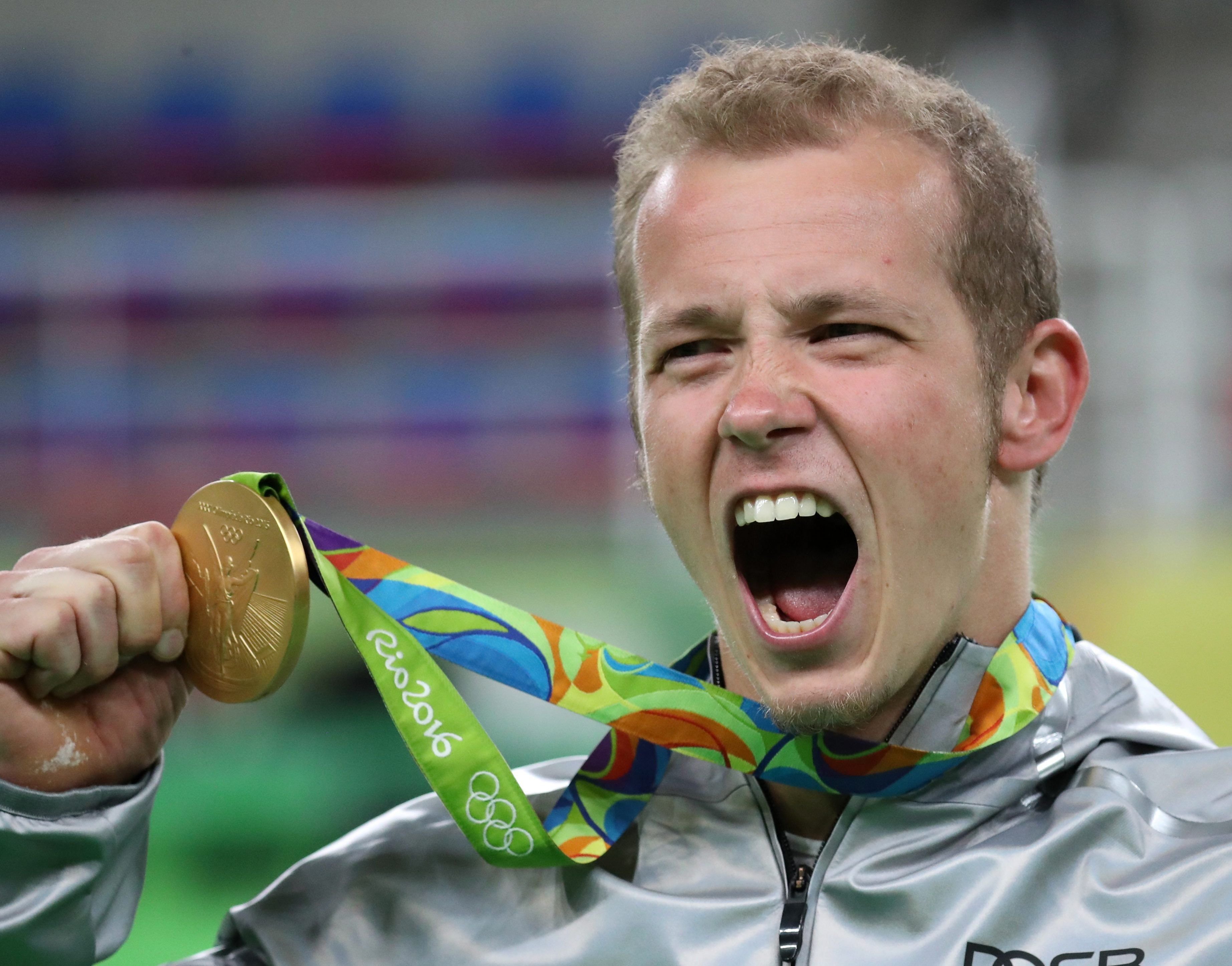 Fabian Hambüchen, Turn-Olympiasieger in Rio 2016, wird die Auslosung der Achtelfinalspiele im DFB-Pokal vornehmen.
