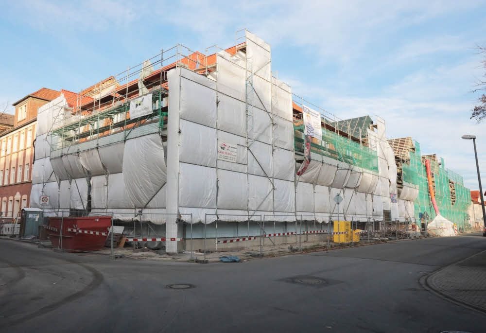 Wenn alles klappt, wird die Rüstung im Frühjahr 2017 fallen. Dann wird der erste Eingang von der Feldstraße 20 schon bezogen sein.