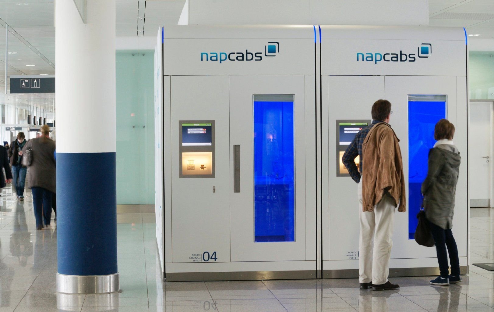 So wie hier am Münchener Flughafen gibt es immer mehr Kapselhotels für einen längeren Zwischenstopp im Terminal.