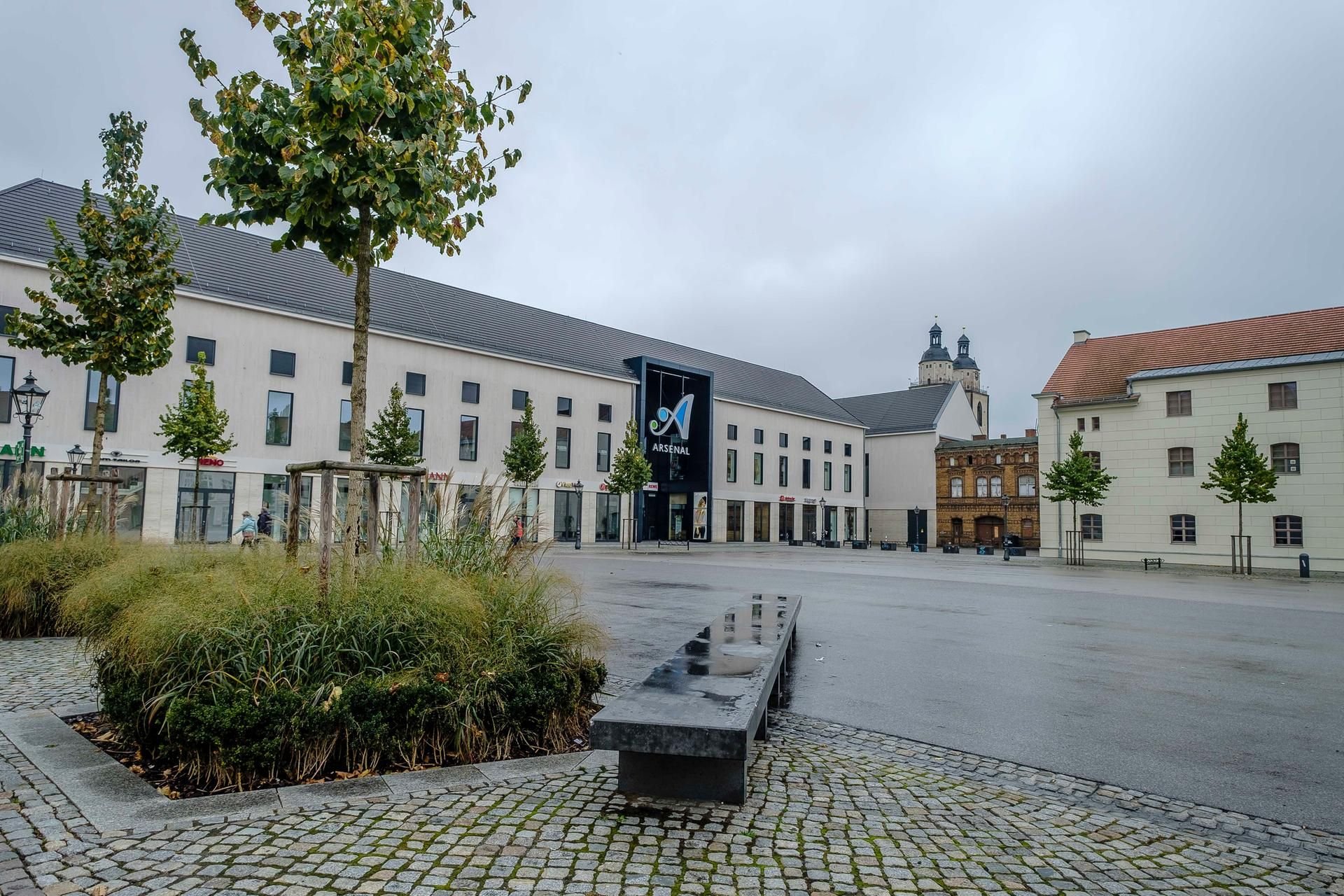 Blick auf das Einkaufszentrum Arsenal in Wittenberg.