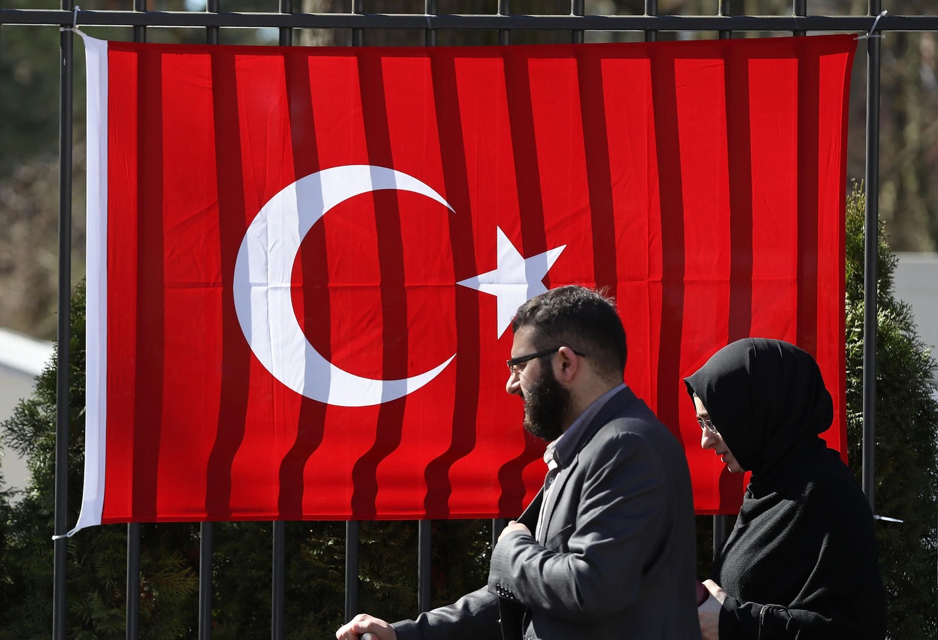 700.000 in Deutschland lebende Türken haben ihre Stimme abgegeben.