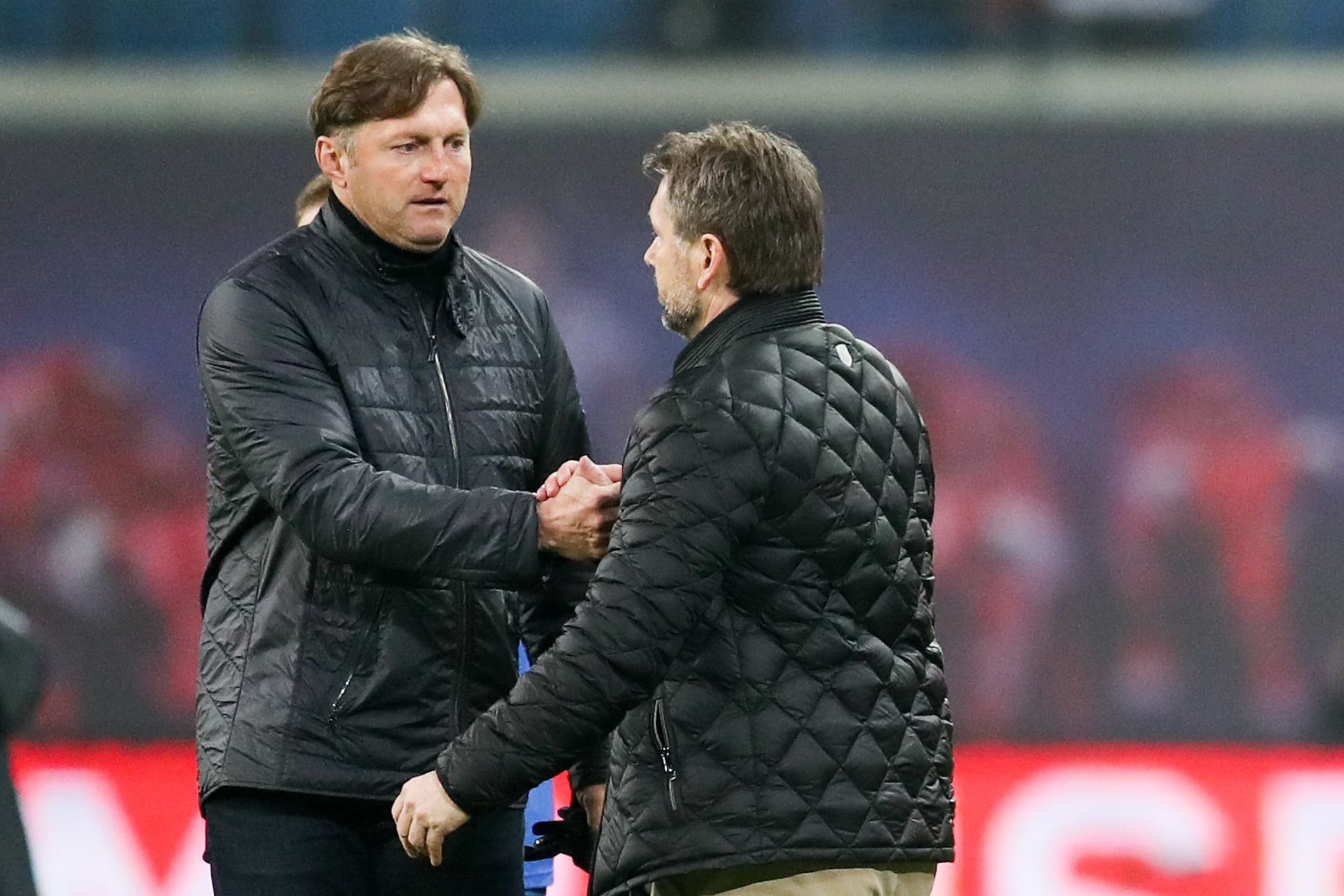 Shakehands zwischen den Trainer Hasenhüttl (l.) und Hollerbach nach dem Abpfiff.