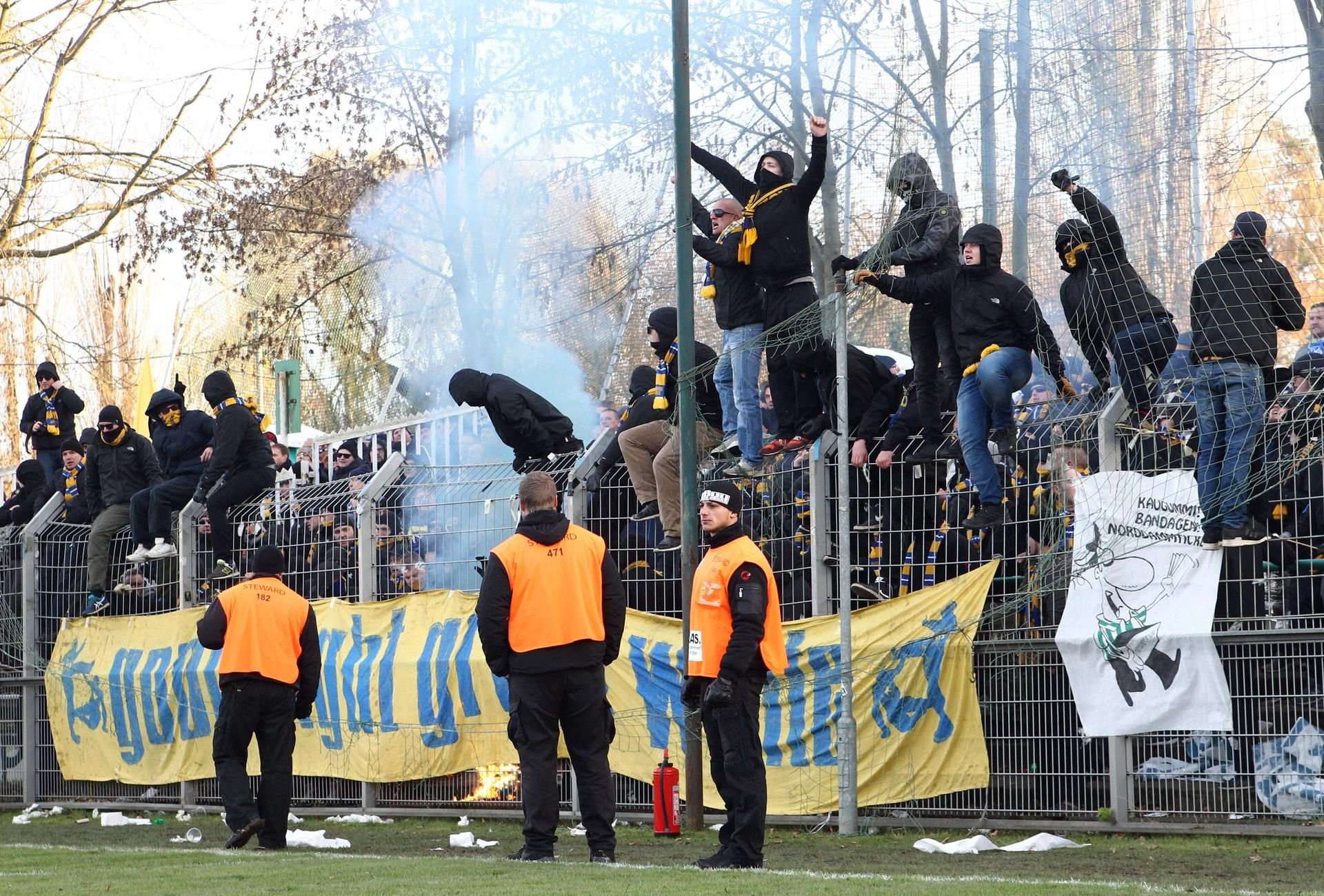 Bereits im November 2016 trafen die Leipziger Erzrivalen Chemie und Lok im Alfred-Kunze-Sportpark aufeinander.