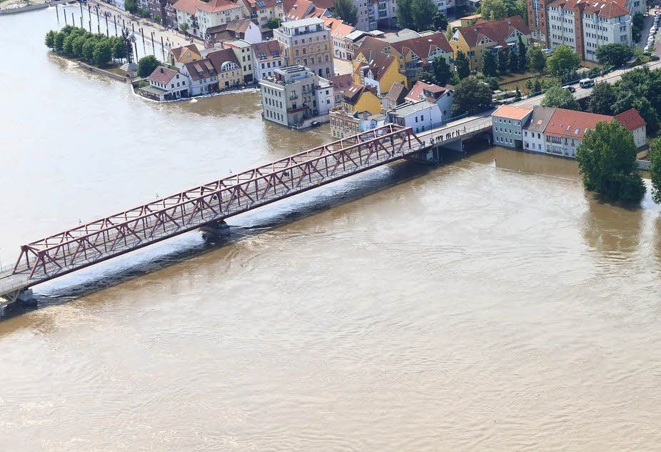 Die Elbe in der Schönebecker Innestadt trat über die Ufer. Der Pegel lag deutlich höher als bei der Flut 2002.