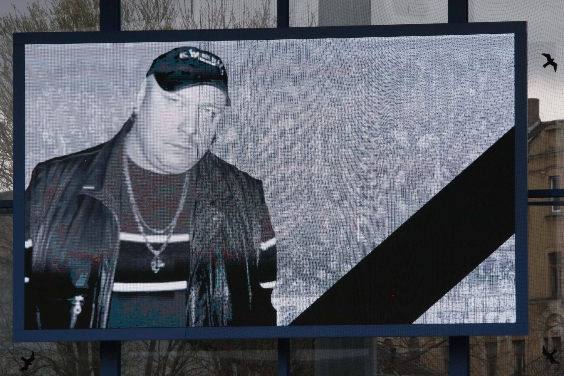 Die Gedenkminuten für den Chemnitzer Neonazi Thomas H. löste eine erneute Debatte um rechte Fans im Ost-Fußball aus.