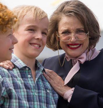 Leopold Ferdinand Schill (Benny, l.), Tilman Döbler (Alfons Zitterbacke) und Katharina Thalbach (Schuldirektorin)