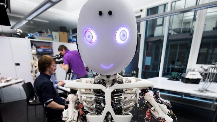 Neue Technologien, demographischer Wandel und Umweltzerstörung sorgen in den nächsten 20 Jahren dafür, dass sich auch die Berufe weltweit stark verändern werden. Roboter-Entwickler haben auf jeden Fall gute Jobchancen.