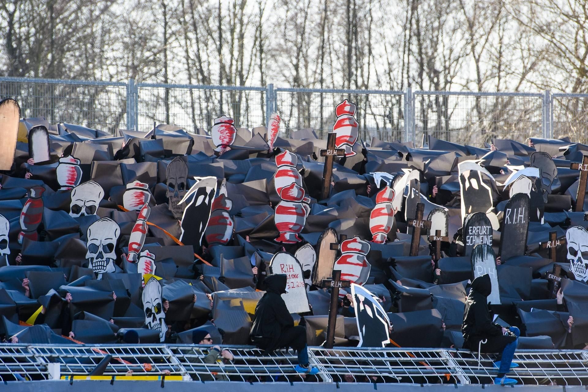Fan-Choreographie von Jenas Anhänger im Derby gegen Erfurt.