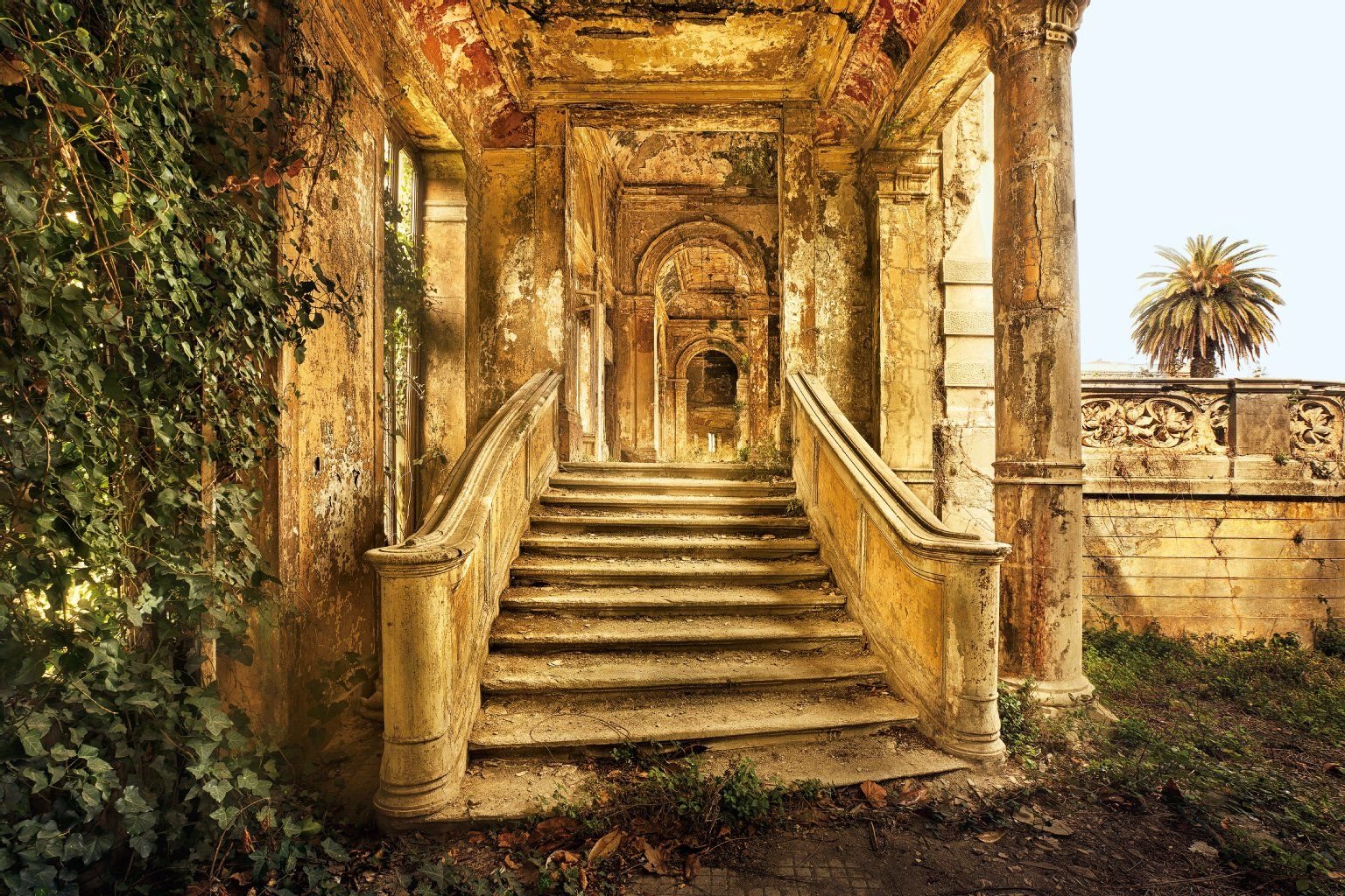 Anfang des 20. Jahrhunderts nahm diese prächtige Therme ihren Betrieb auf, verfällt aber seit Jahrzehnten.