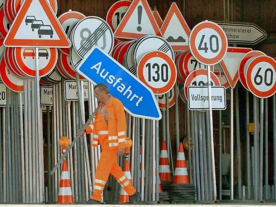 Wer blickt noch durch im Schilder- und Regelwald? Auch 2015 kommen wieder neue Änderungen auf die Autofahrer zu.