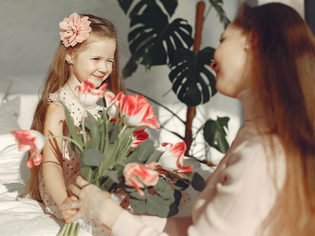 Zum Muttertag freut sich jede Mutter über einen hübschen Blumenstrauß. Den brauchen Sie nicht selbst zu pflücken, sondern können ihn auch online bestellen und liefern lassen.