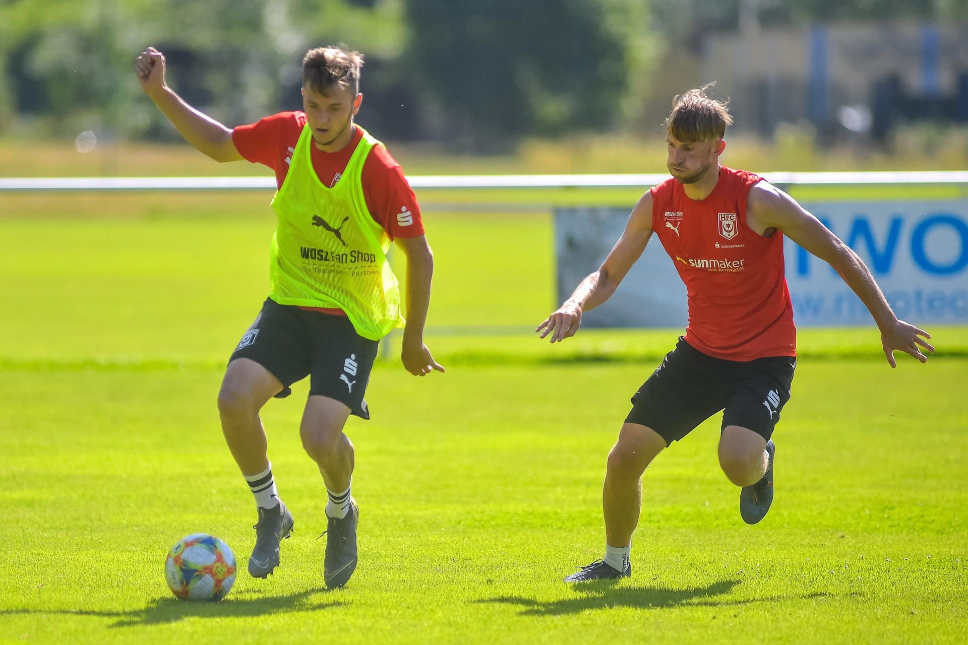 Jannes Vollert im Trainingsduell mit Kapitän Jan Washausen.