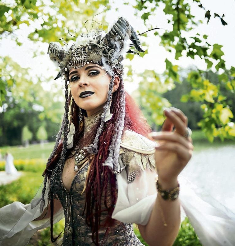 Eine Teilnehmerin des Wave-Gotik-Treffens 2019