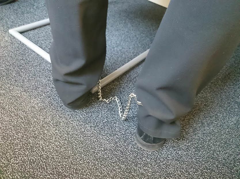 Mit Fußfesseln ist Peter Fitzek in den Gerichtssaal gebracht worden.