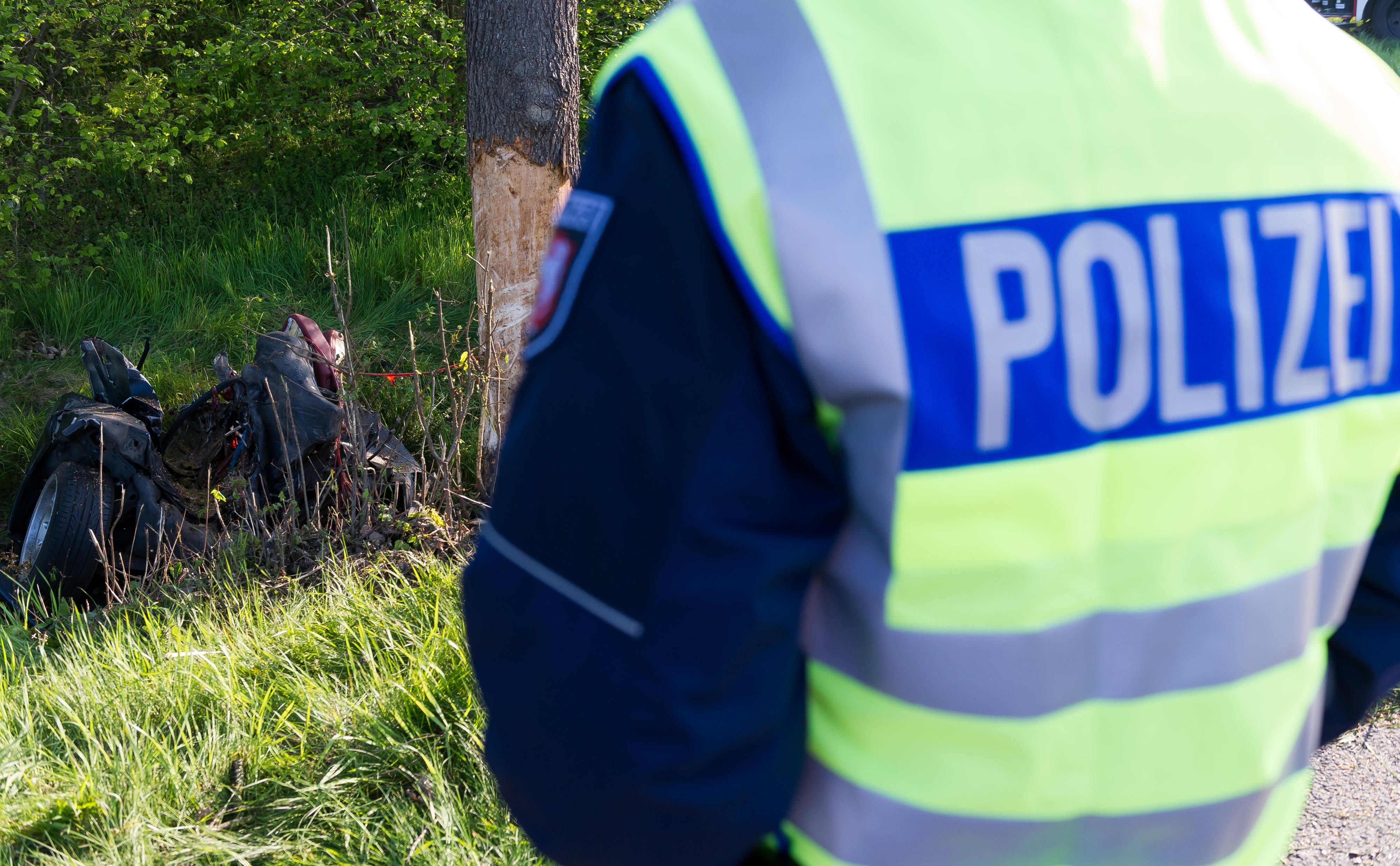 Die Polizei in Rheinland-Pfalz wendet sich in wütendem Facebook-Posting gegen Gaffer (Symbolbild).