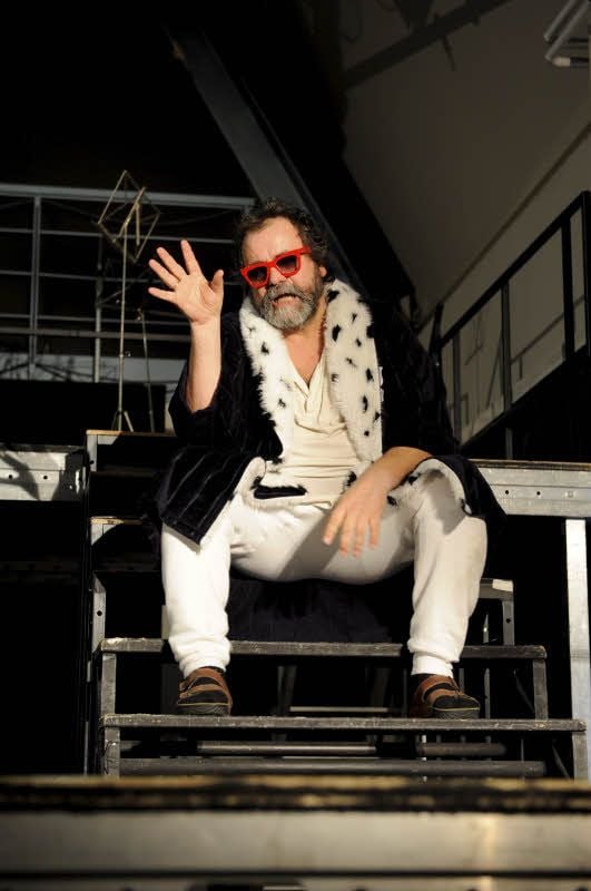 Matthias Brenner spielt den Theaterdirektor in Gerhart Hauptmanns Tragikkomödie „Die Ratten“