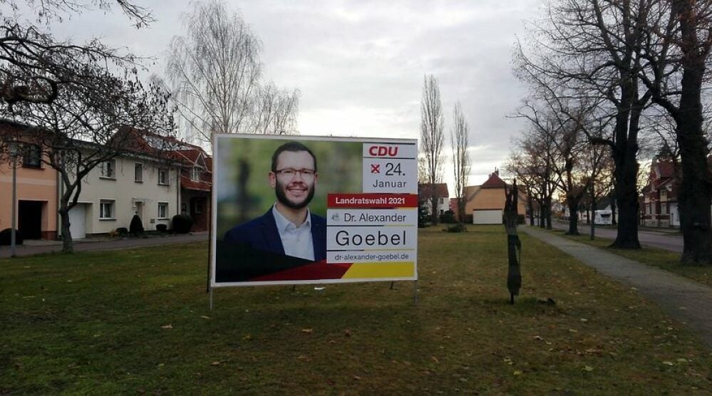 So sieht der Aufsteller am Bürgerplatz in Ilberstedt von vorn aus.