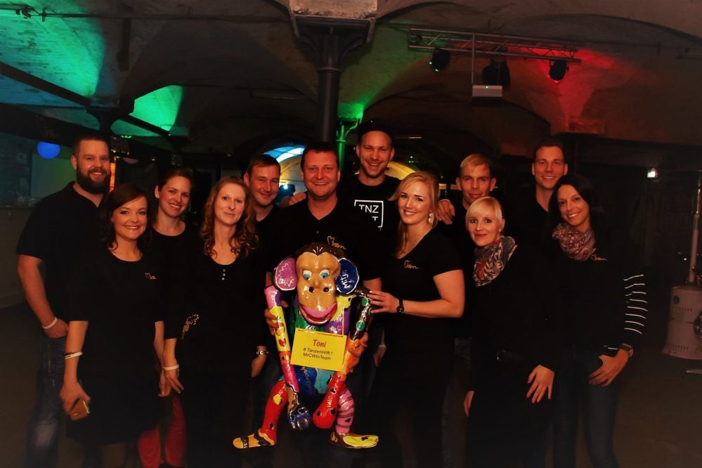 Bei allen Auftritten des Vereins ist Maskottchen „Toni“ mit dabei, um Spenden für den guten Zweck zu sammeln.