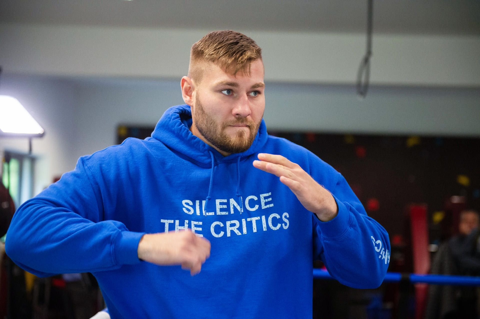 Boxer Tom Schwarz bereitet sich aktuell im Trainingslager auf den WM-Kampf in Las Vegas gegen Tyson Fury vor.