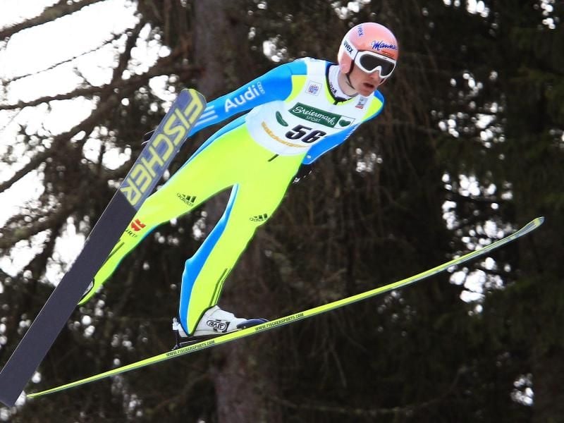 Beim Skisprung-Weltcup am Kulm verpasste Severin Freund als Vierter einen Platz auf dem Podest.