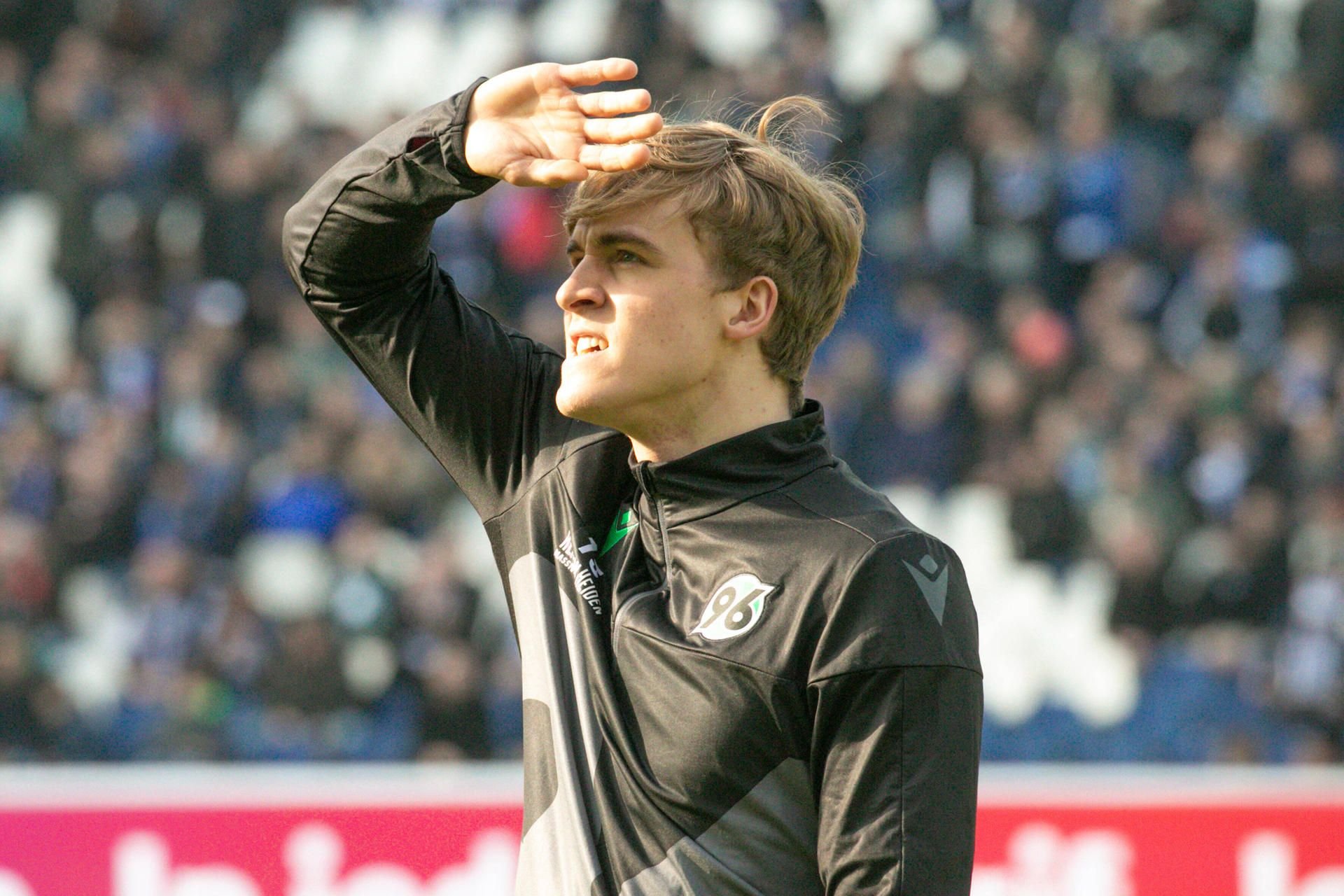 Timo Hübers von Hannover 96 ist der erste bekannte Corona-Fall im deutschen Profifußball.