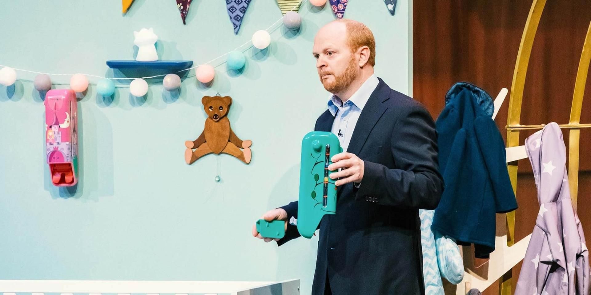 Sebastian Stahl hat mit „binkybox“ einen praktischen Schnuller-Spender erfunden und macht sich damit auf in „Die Höhle der Löwen“.