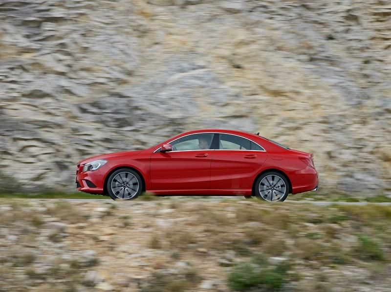 Mit dem CLA betritt Mercedes Neuland und begründet eine neue Fahrzeugklasse: die kompakte Limousine mit coupé-hafter Linie.