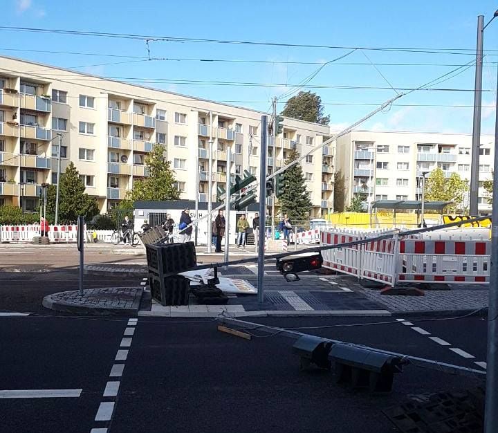 In der Südstadt ist am Kaufland die Ampel durch den Sturm umgekippt.