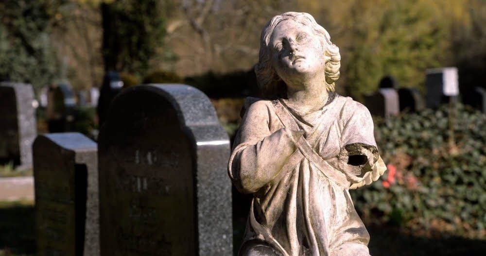 Braucht es immer einen Friedhof für die letzte Ruhestätte? Bisher verlangt es das Gesetz so - bis auf wenige Ausnahmen.