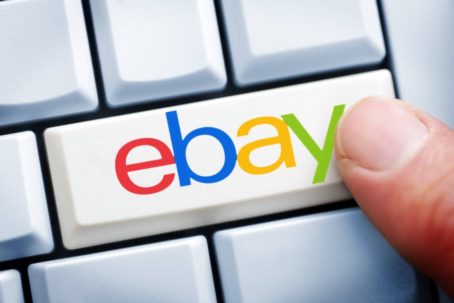 Wegen einer Störung der Online-Handelsplattform Ebay haben Nutzer am Sonntag längere Zeit Probleme bei Internetauktionen gehabt.