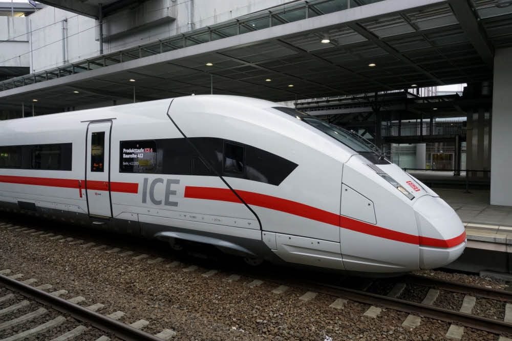 Der neue ICE-4-Schnellzug vibriert.