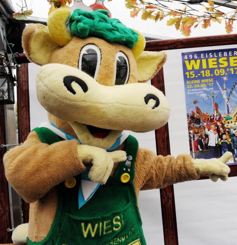 Maskottchen Wiesi freut sich schon wieder auf den nächsten Eisleber Wiesenmarkt im September.
