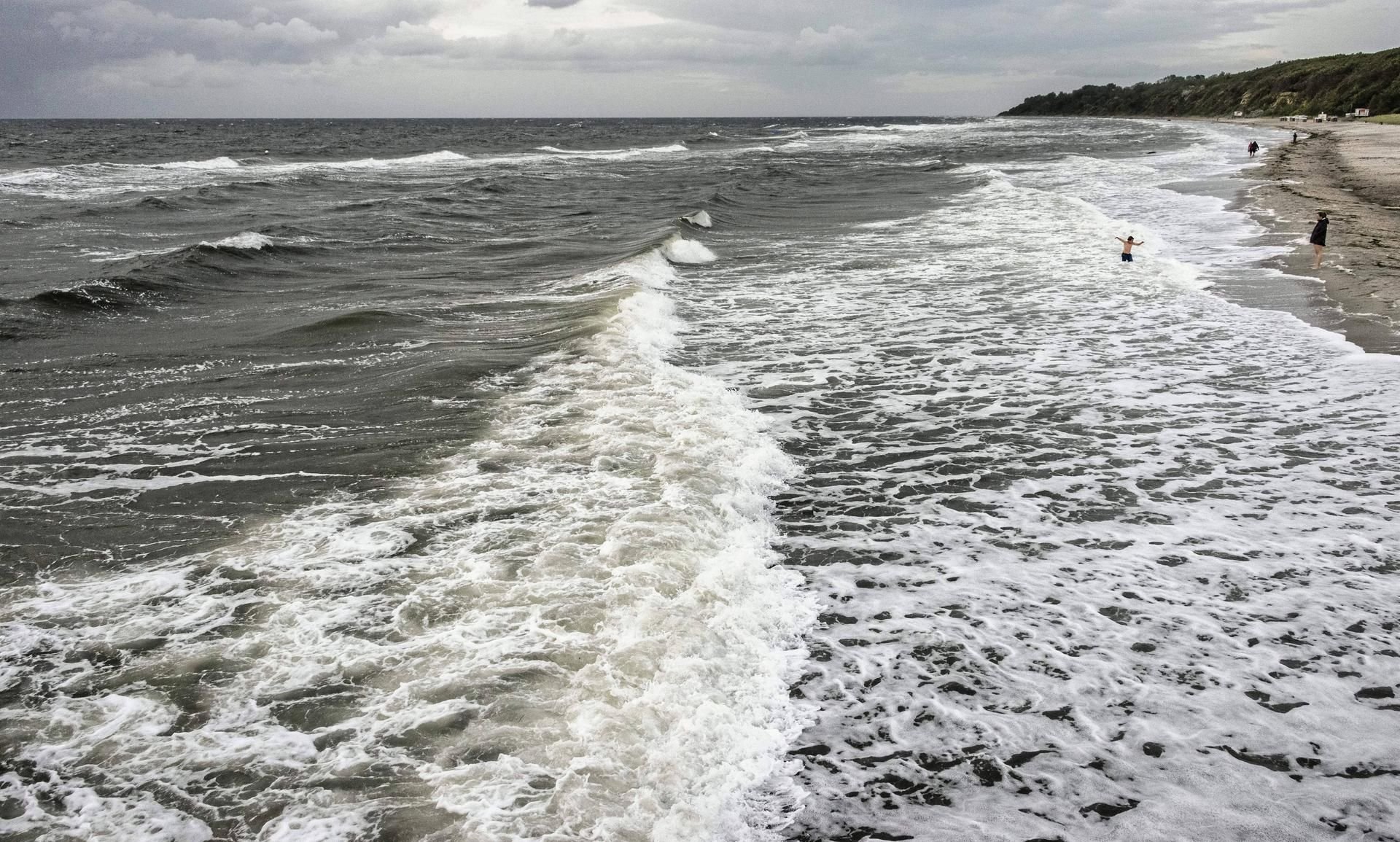 Die Stürmische Ostsee vor Rerik (Landkreis Rostock).
