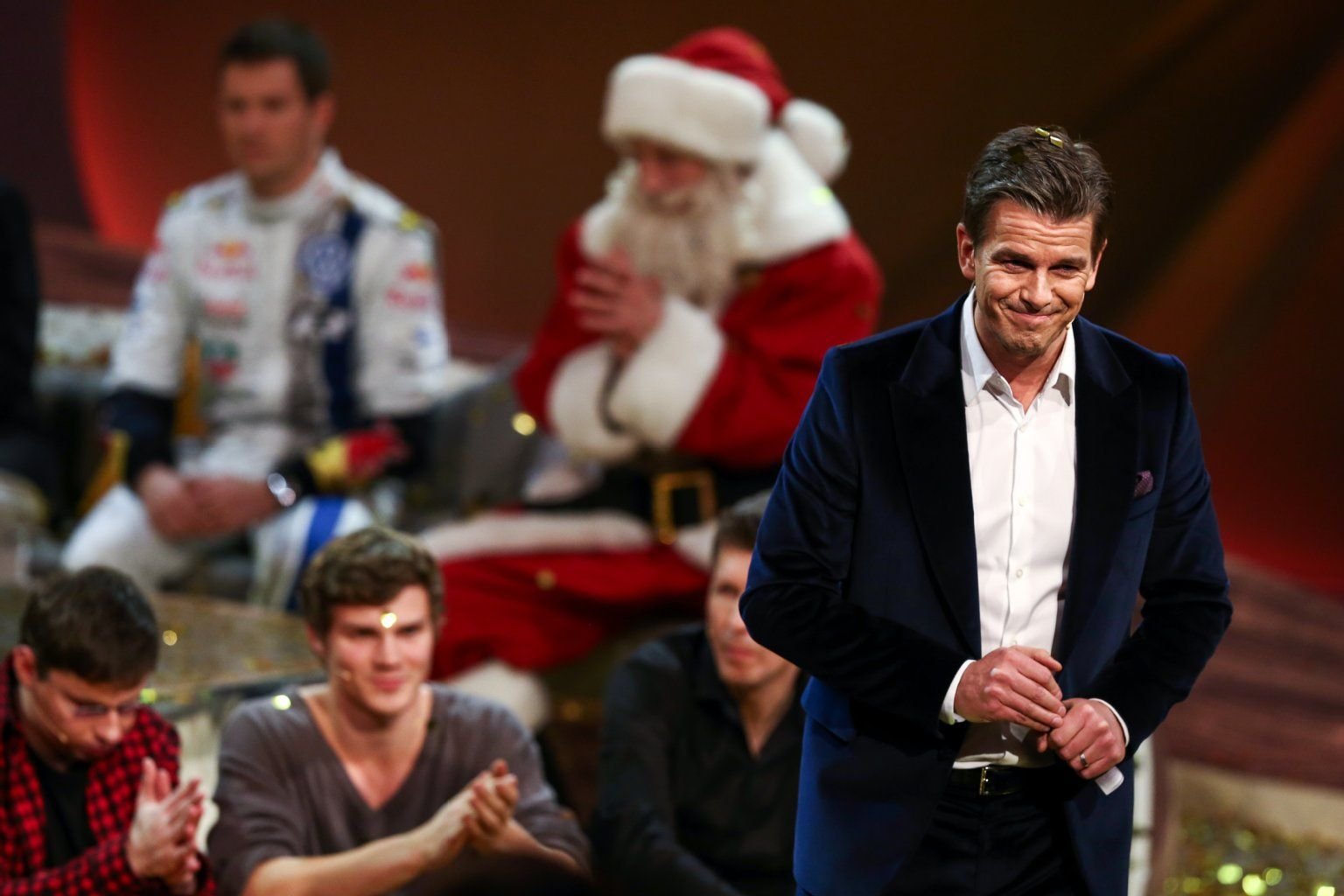 Moderator Markus Lanz verabschiedet sich in der 215. und letzten Ausgabe der ZDF-Show "Wetten, dass..?" vom Publikum in Nürnberg.