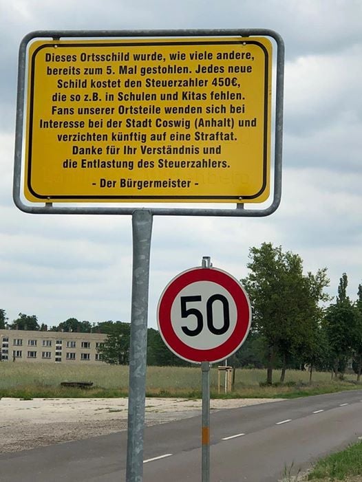 Das Ortsschild von Thießen wurde schon fünf Mal gestohlen. Jetzt reicht es dem Bürgermeister von Coswig.