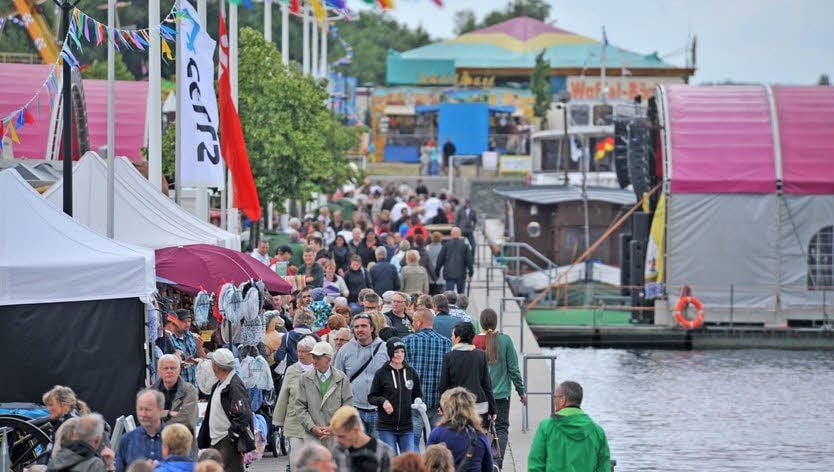 Auf dem Bitterfelder Hafenfest 2014 gab es Sicht des Jugendbeirats zu wenig Angebote für Kinder.